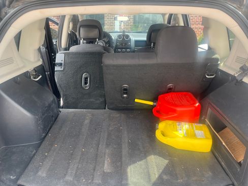 Used 2012 Jeep Compass Sport image 9