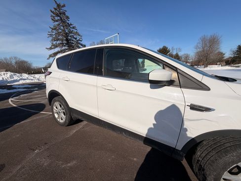 Used 2017 Ford Escape SE image 5