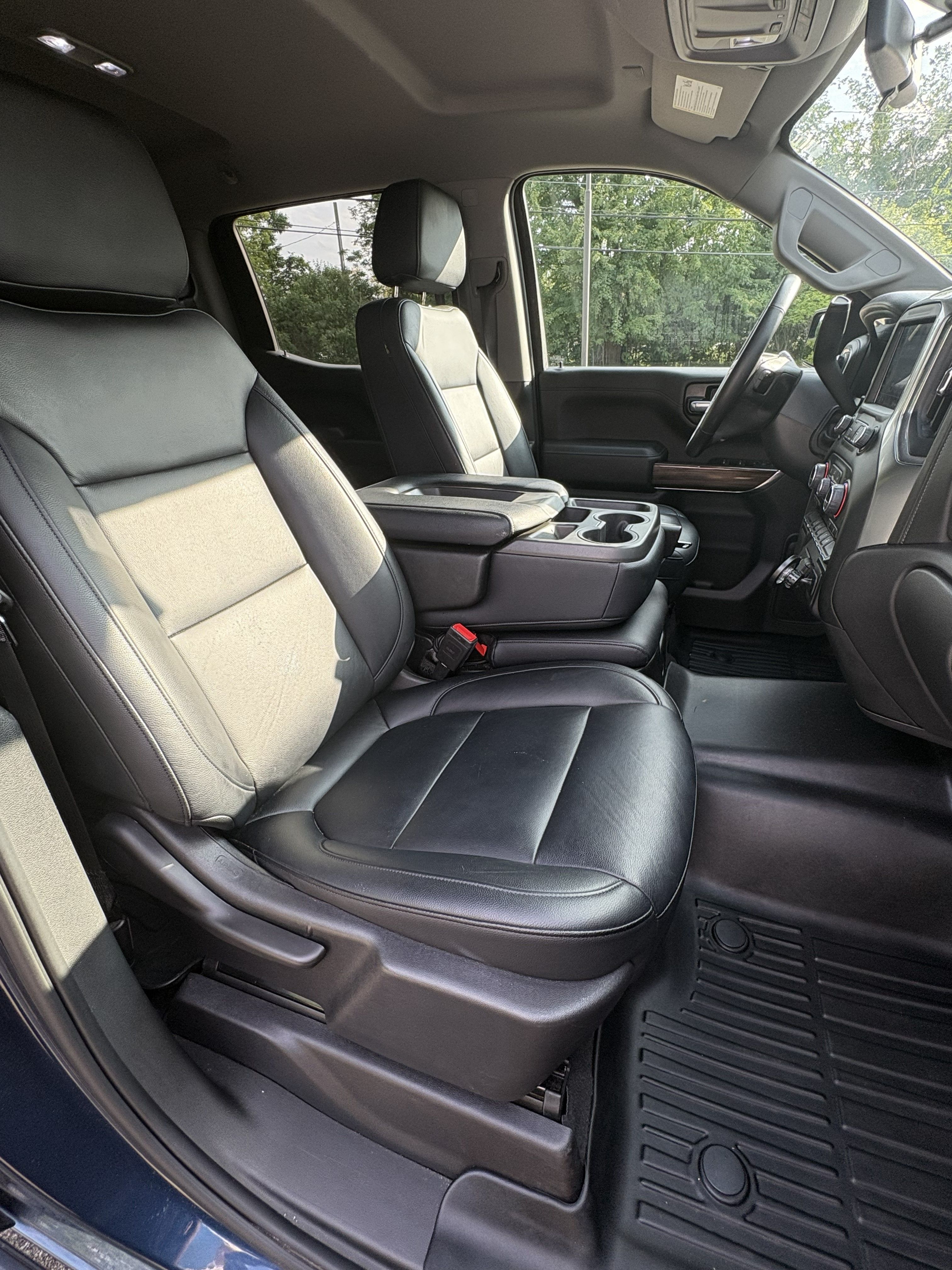 Used 2022 Chevrolet Silverado 1500 LT AWD/4WD image 9