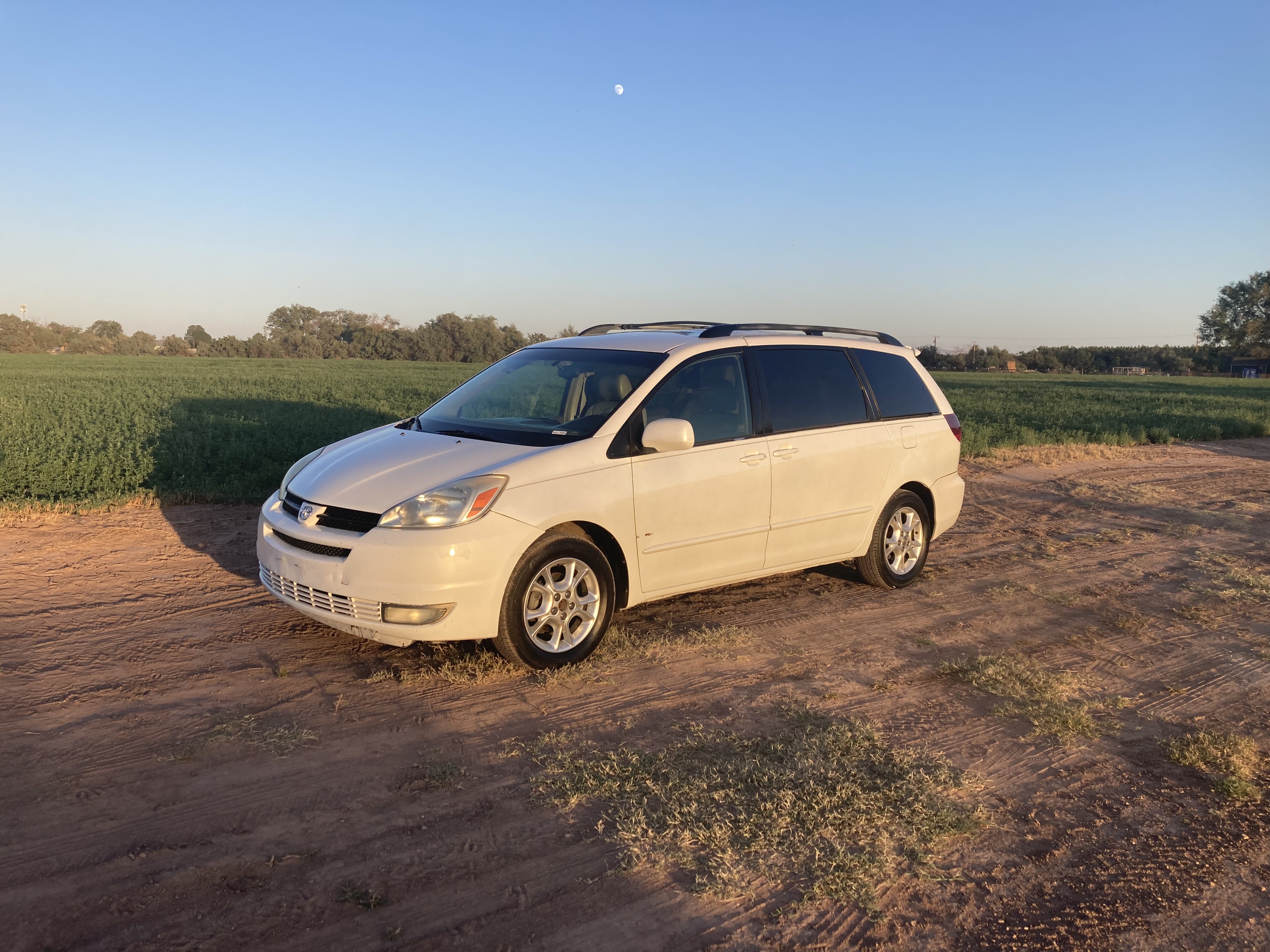 Used 2004 Toyota Sienna XLE w/ XLE Pkg 12 FWD image 1