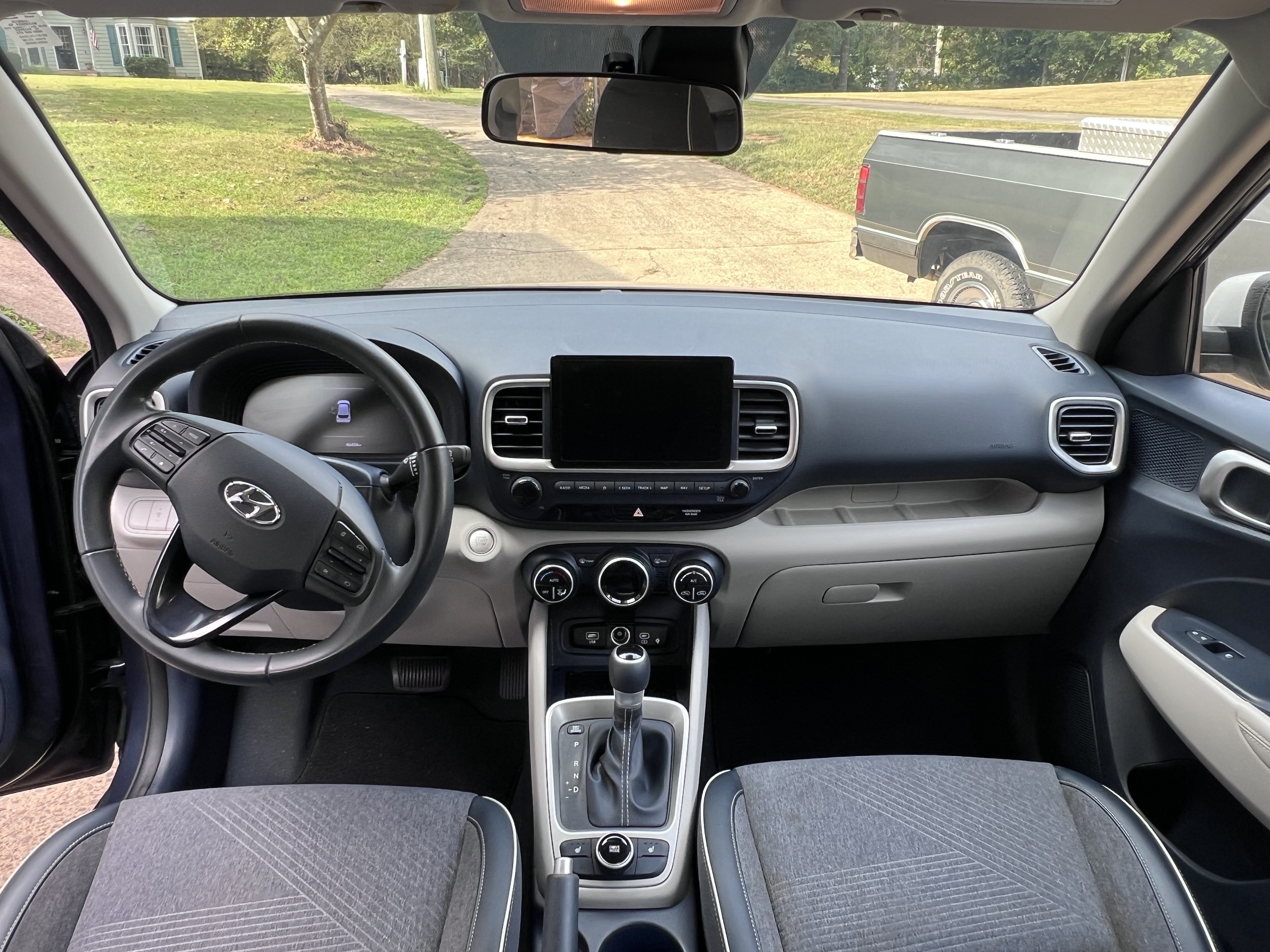Used 2023 Hyundai Venue Limited w/ Cargo Package FWD image 9