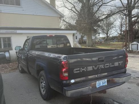 Used 2005 Chevrolet Silverado 1500 W/T image 2