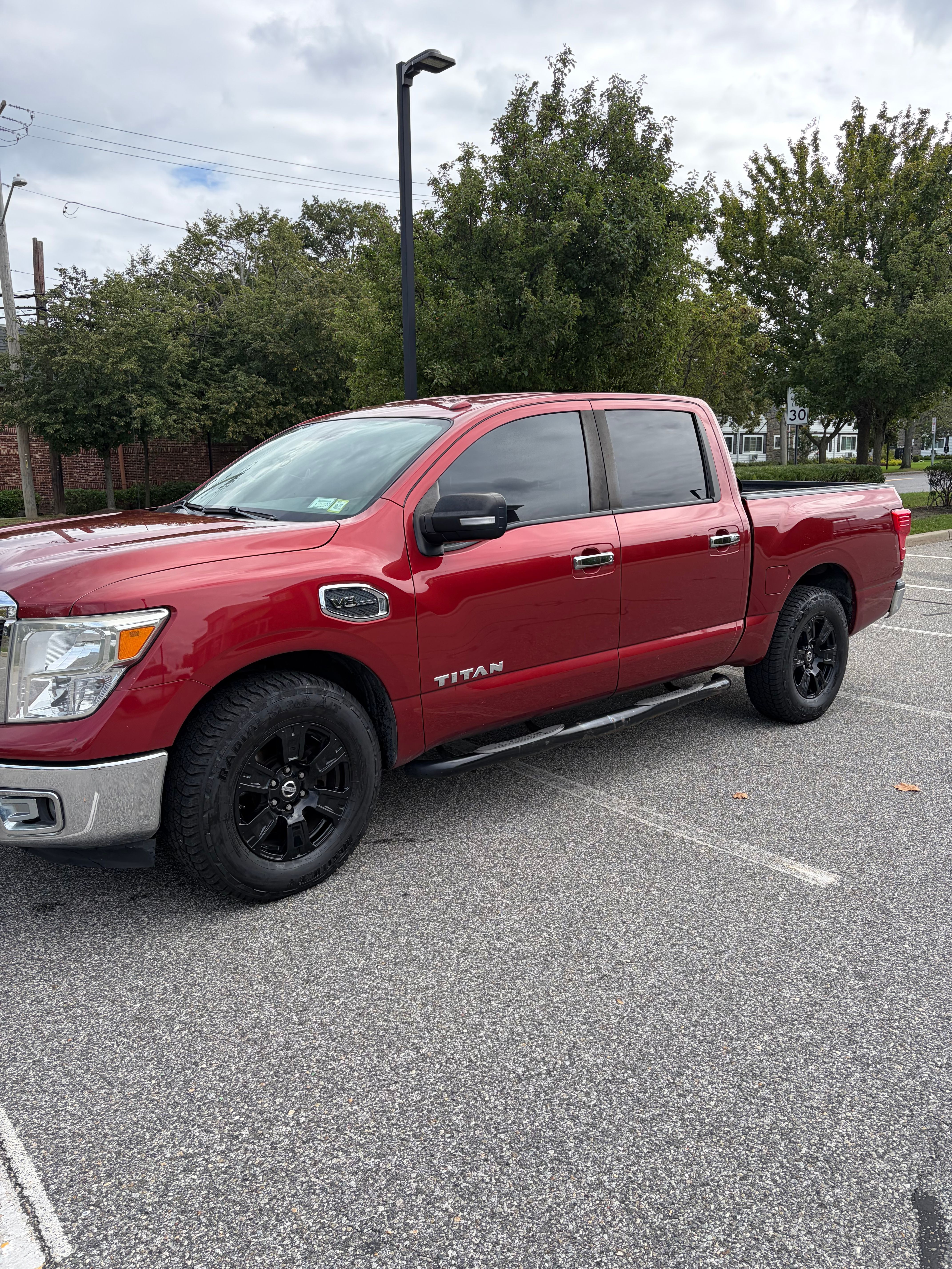 Used 2017 Nissan Titan SV AWD/4WD image 4