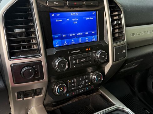 Used 2020 Ford F250 Lariat w/ Lariat Value Package AWD/4WD image 6