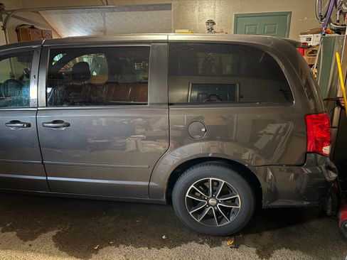 Used 2015 Dodge Grand Caravan SE image 5