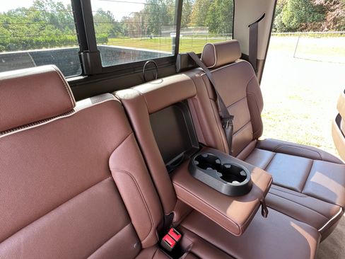 Used 2018 Chevrolet Silverado 1500 High Country image 14