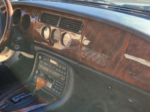 Used 1998 Jaguar XK8 Convertible image 14