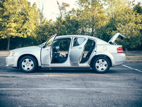 Used 2010 Dodge Avenger SXT image 23