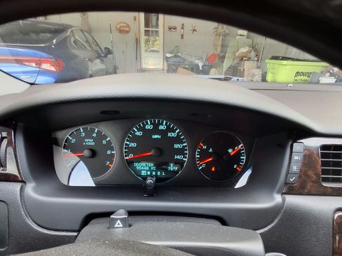 Used 2012 Chevrolet Impala LTZ FWD image 8