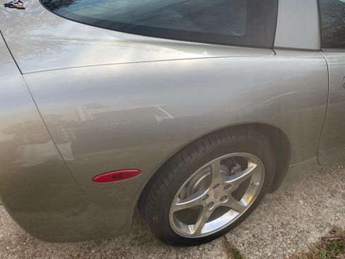 Used 2000 Chevrolet Corvette Coupe w/ Roof Pkg RWD image 5