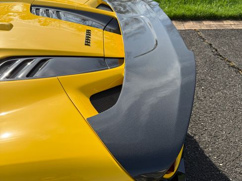 Used 2021 Ferrari F8 Tributo RWD image 14