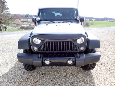 Used 2015 Jeep Wrangler Sport image 2