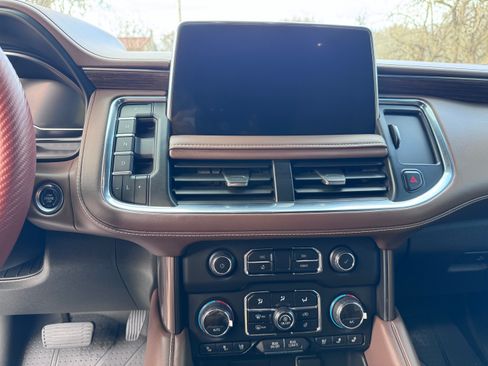 Used 2024 Chevrolet Suburban High Country w/ Advanced Technology Package image 15