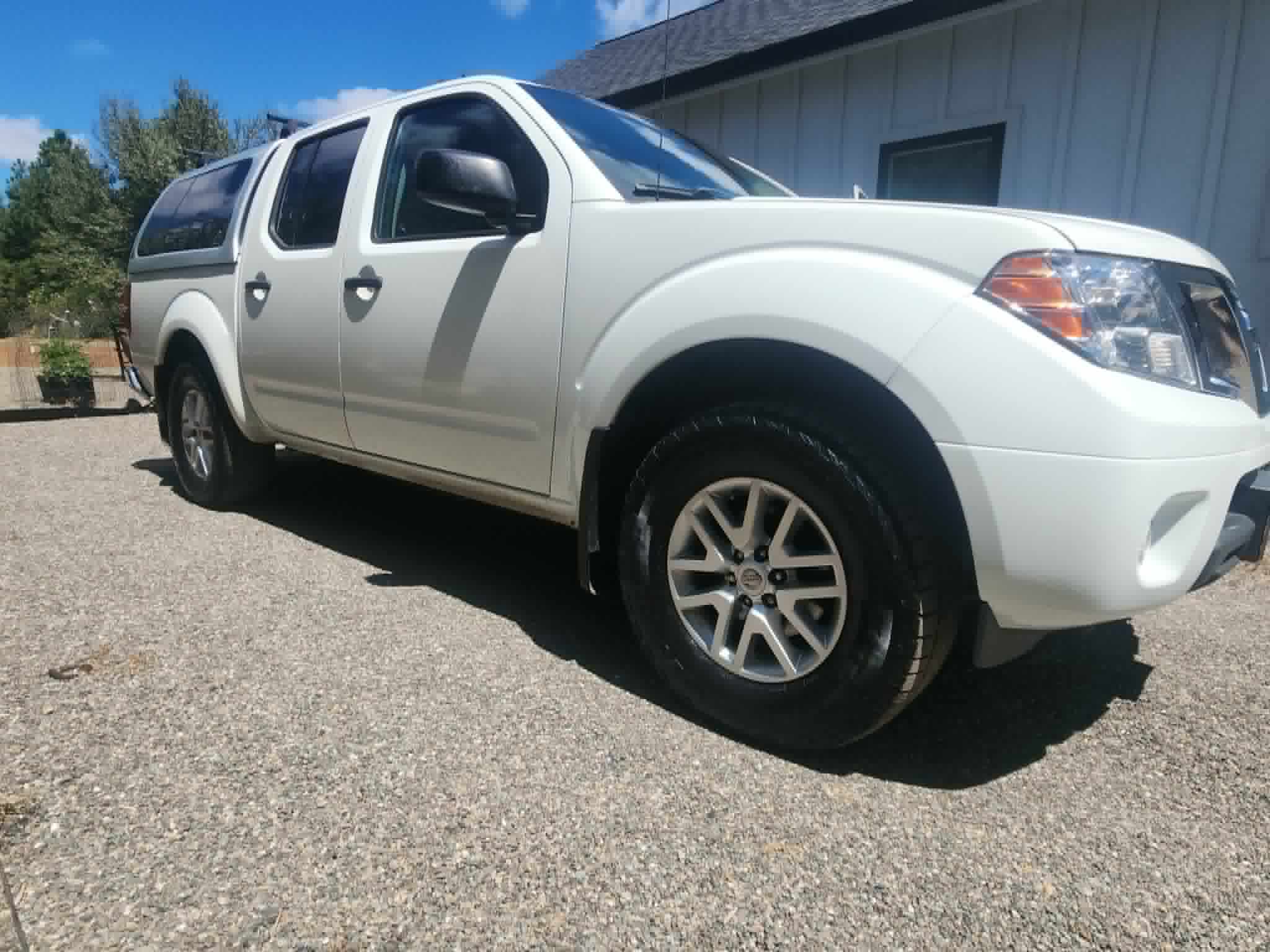 Used 2017 Nissan Frontier SV w/ SV Value Truck Package AWD/4WD image 6