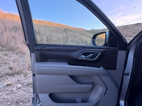 Used 2022 Chevrolet Tahoe Z71 w/ Z71 Off-Road Package image 22