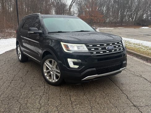 Used 2017 Ford Explorer XLT w/ Equipment Group 202A image 1