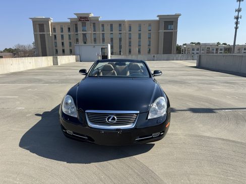 Used 2008 Lexus SC 430 Convertible image 2