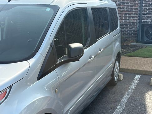 Used 2018 Ford Transit Connect XLT FWD image 2