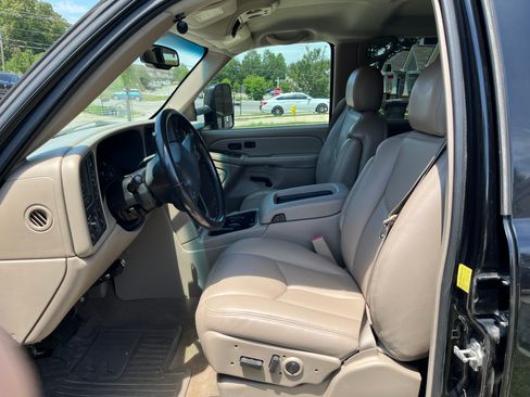 Used 2007 GMC Sierra 2500 SLT w/ Onstar Plus Package AWD/4WD image 8