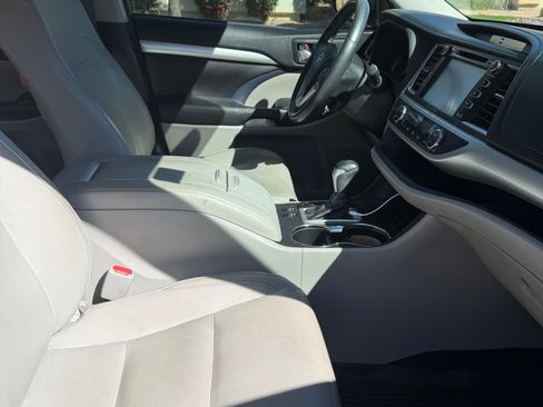 Used 2016 Toyota Highlander XLE image 5