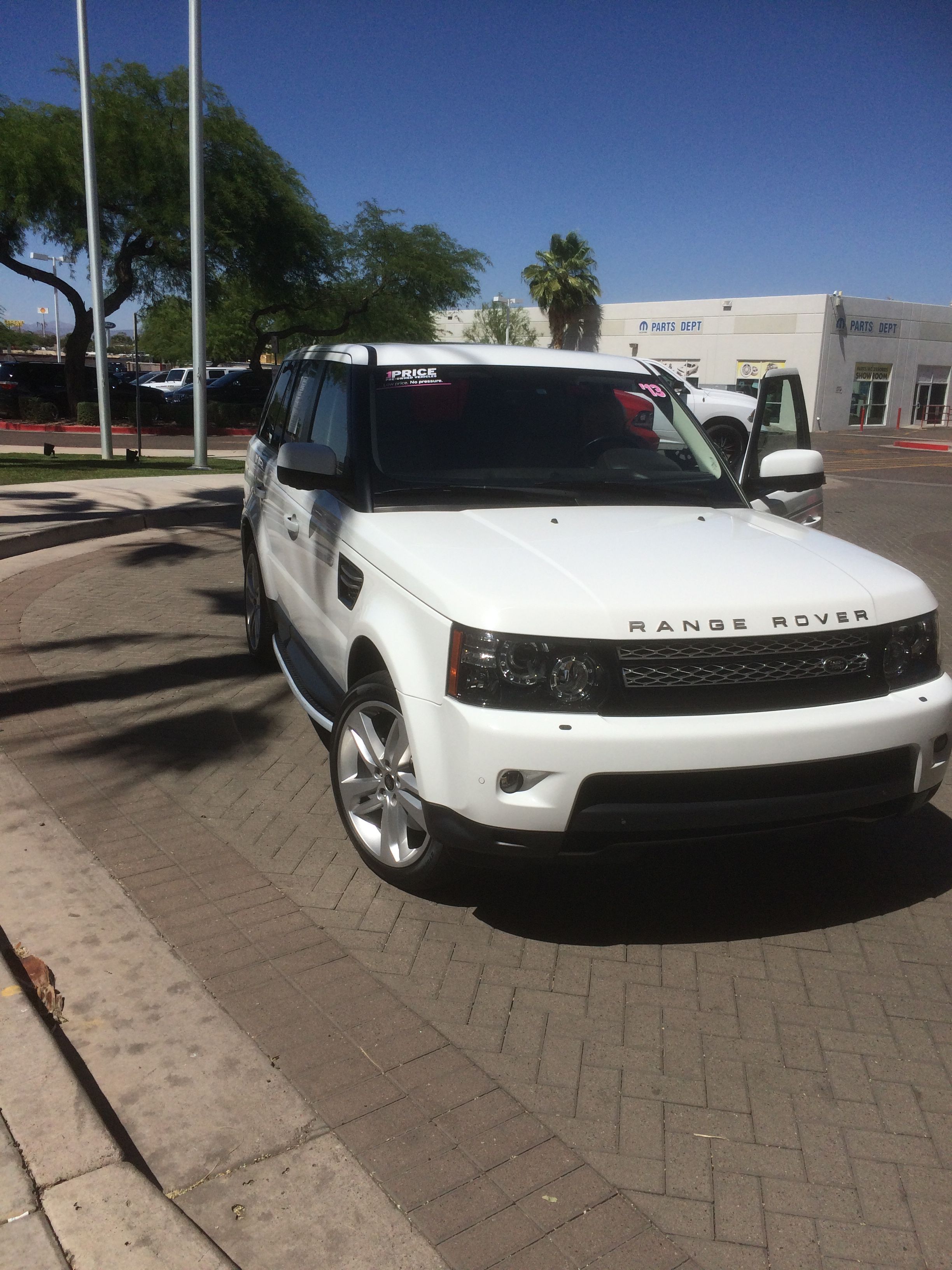 Used 2013 Land Rover Range Rover Sport HSE LUX AWD/4WD image 2