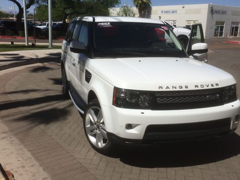 Used 2013 Land Rover Range Rover Sport HSE LUX image 2
