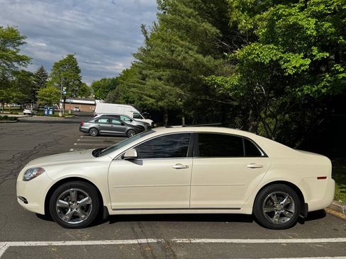Used 2010 Chevrolet Malibu LT FWD image 6