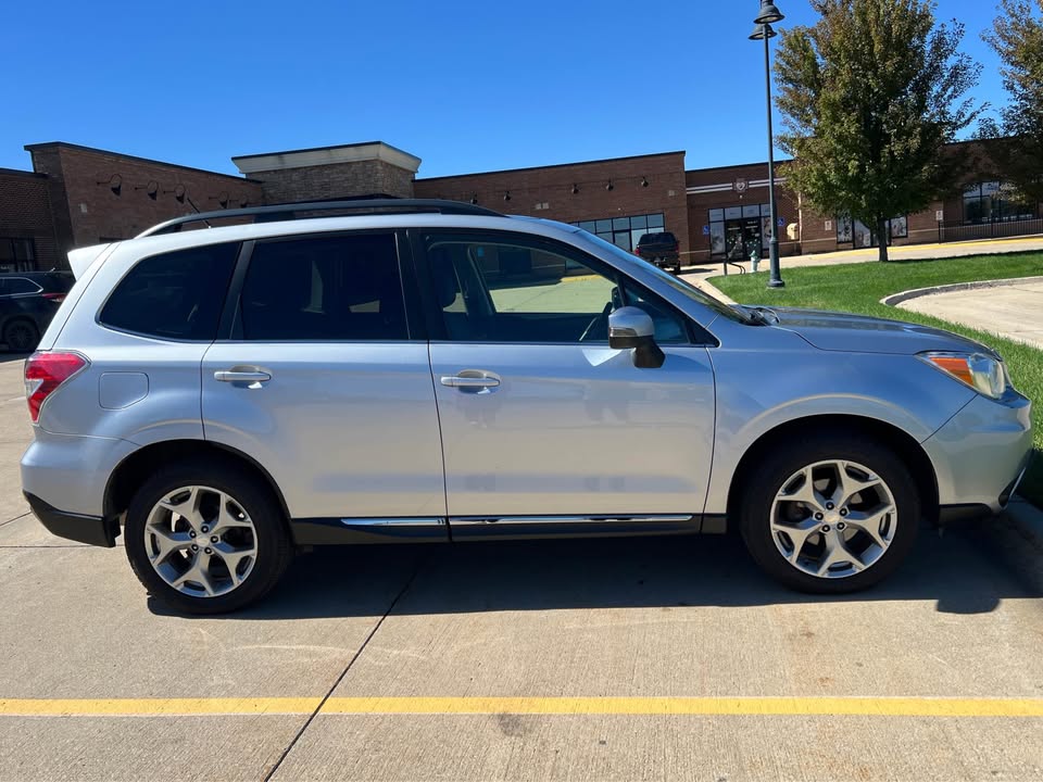 Used 2015 Subaru Forester 2.5i Touring AWD/4WD image 5