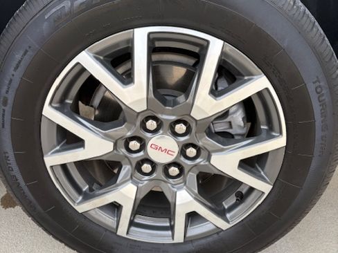 Used 2022 GMC Acadia SLE w/ Driver Convenience Package image 12