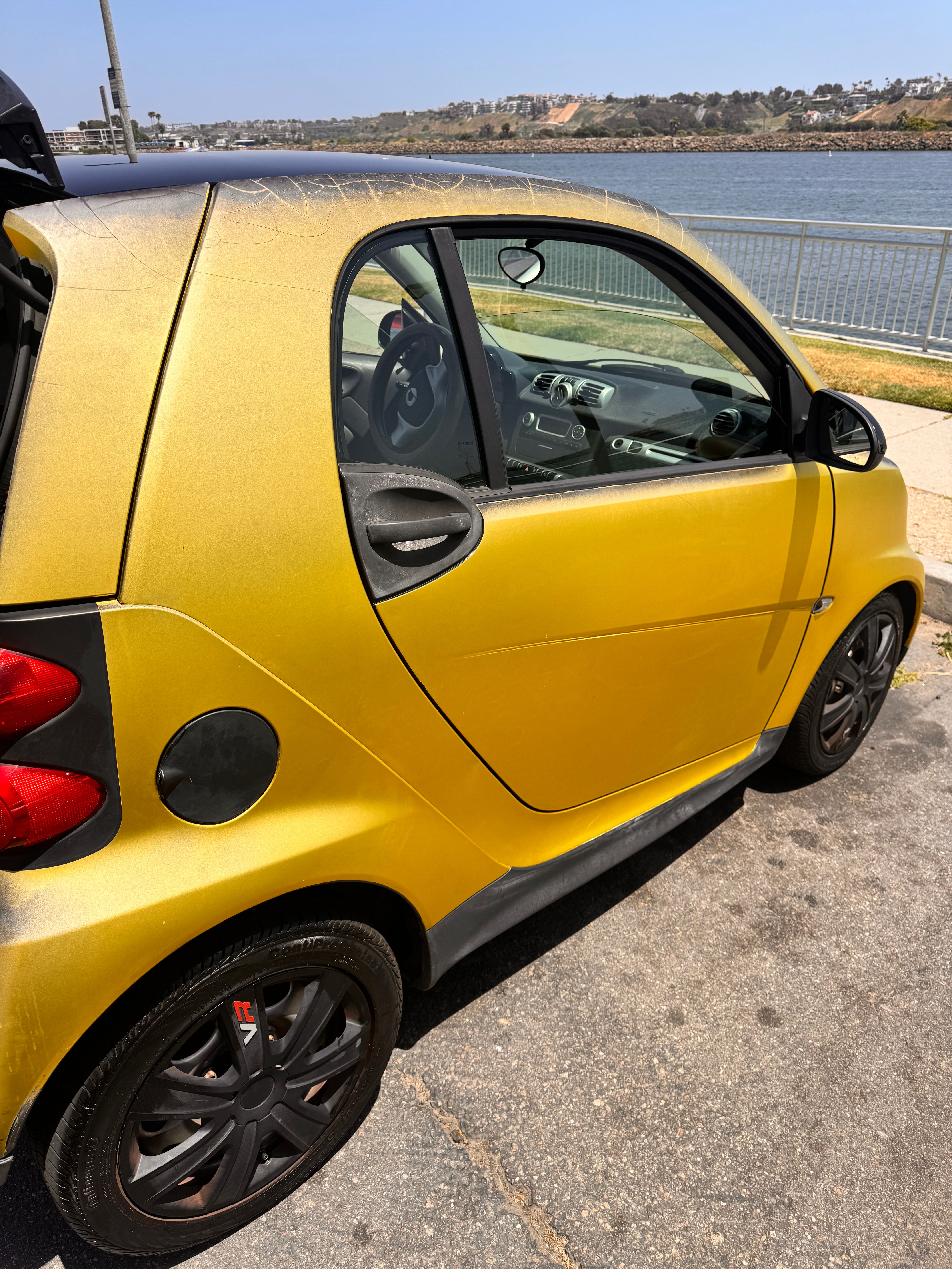 Used 2015 smart fortwo passion RWD image 2