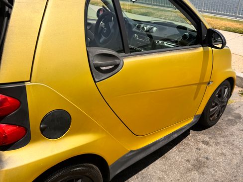 Used 2015 smart fortwo passion image 2