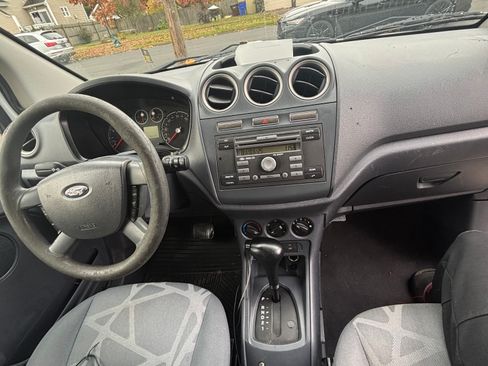 Used 2010 Ford Transit Connect XLT image 2