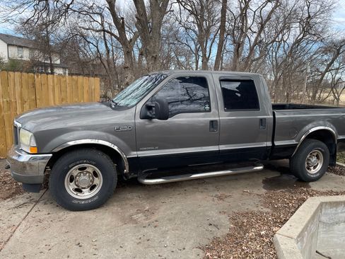 Used 2002 Ford F250 2WD Crew Cab Super Duty image 1