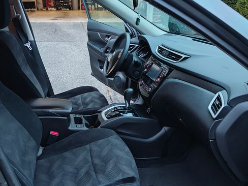 Used 2015 Nissan Rogue SV w/ SV Premium Package image 15