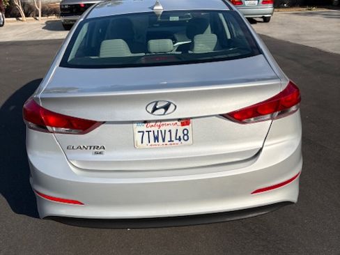 Used 2017 Hyundai Elantra SE image 4