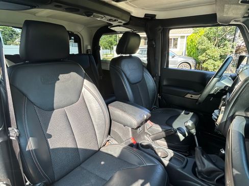 Used 2016 Jeep Wrangler Sahara AWD/4WD image 8