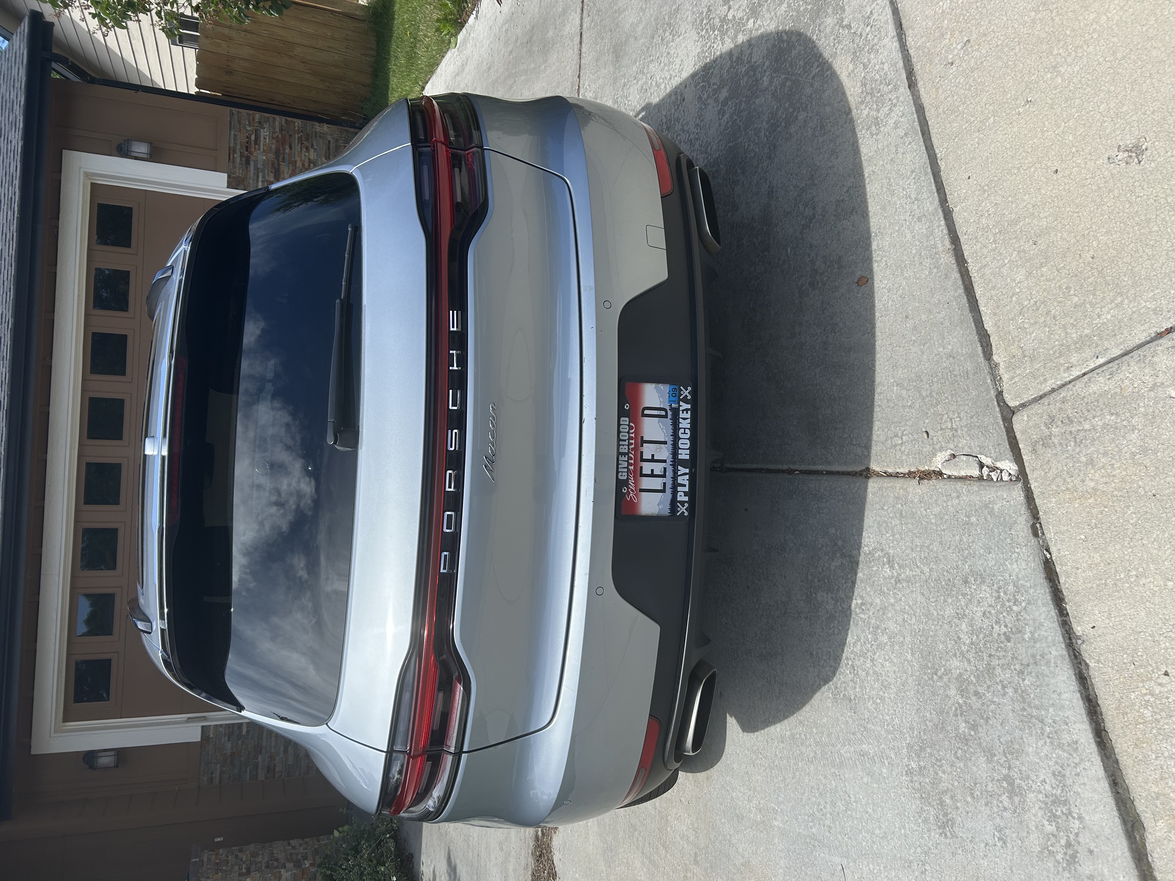 Used 2021 Porsche Macan AWD/4WD image 2