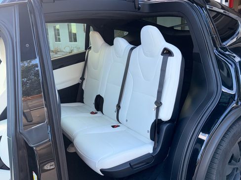 Used 2021 Tesla Model X Long Range AWD/4WD image 2