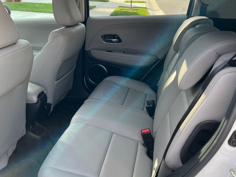 Used 2018 Honda HR-V EX-L image 12