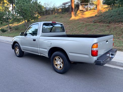 Used 2001 Toyota Tacoma 2WD Regular Cab image 2