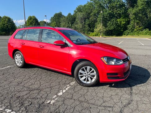 Used 2017 Volkswagen Golf S FWD image 5