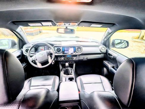 Used 2017 Toyota Tacoma TRD Pro image 15