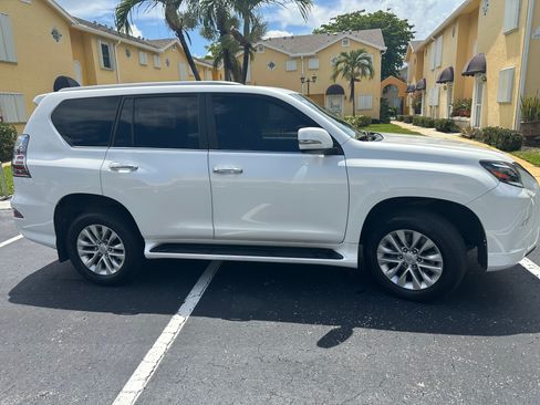 Used 2022 Lexus GX 460 Premium AWD/4WD image 2