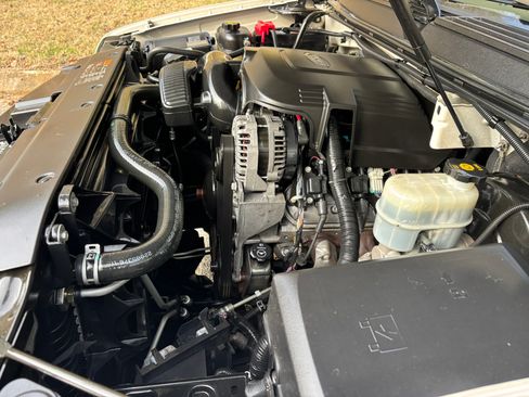 Used 2013 Chevrolet Tahoe LTZ image 25