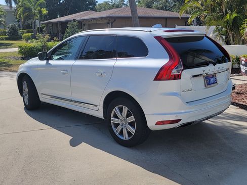 Used 2017 Volvo XC60 T5 Inscription w/ Advanced Package image 4