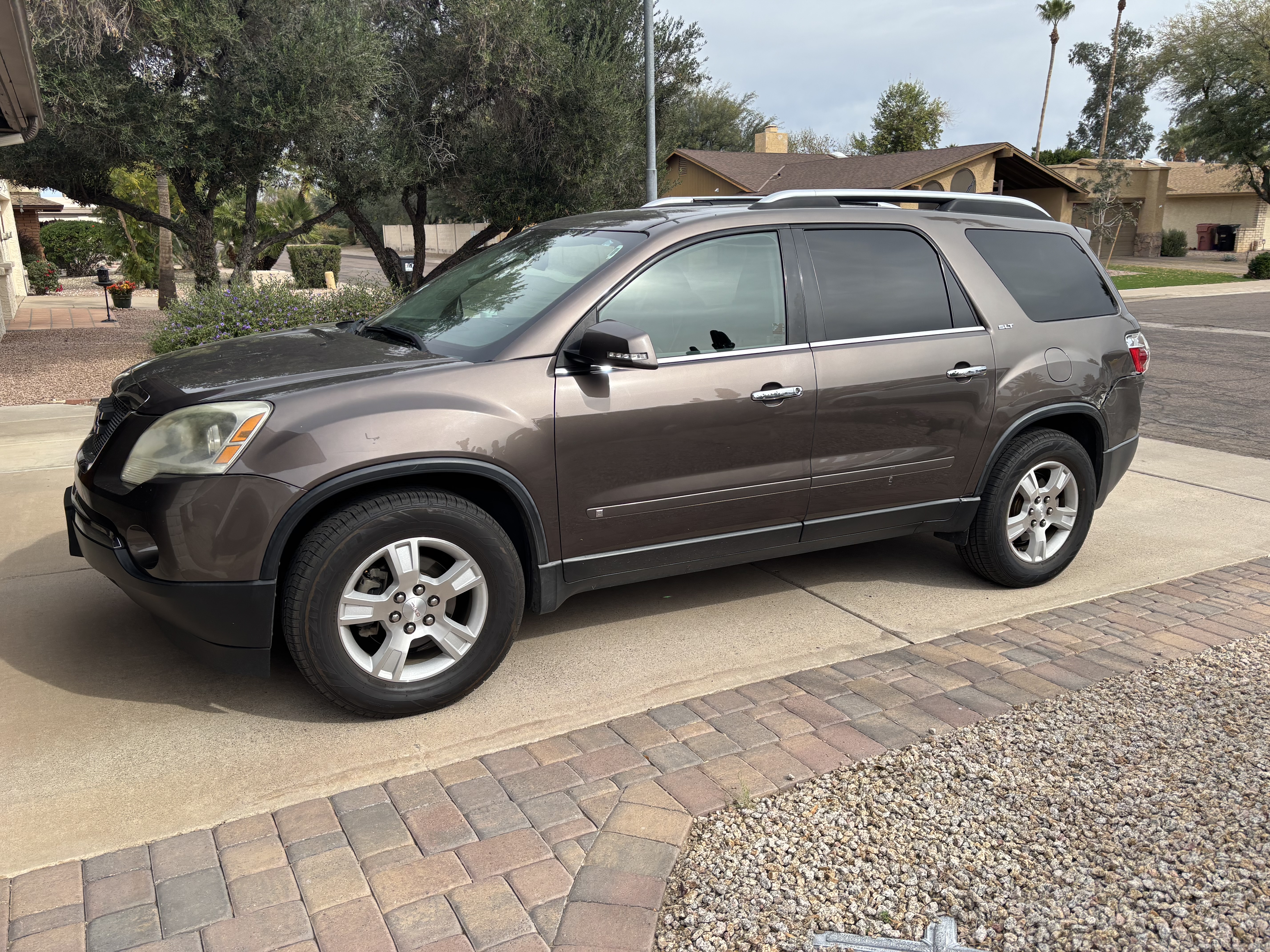 Used 2009 GMC Acadia SLT AWD/4WD image 1