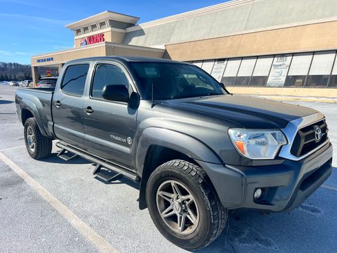 Used 2014 Toyota Tacoma PreRunner w/ SR5 Package image 10