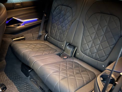 Used 2024 BMW X7 xDrive40i w/ Executive Package image 8