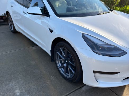 Used 2023 Tesla Model 3 Standard Range image 10