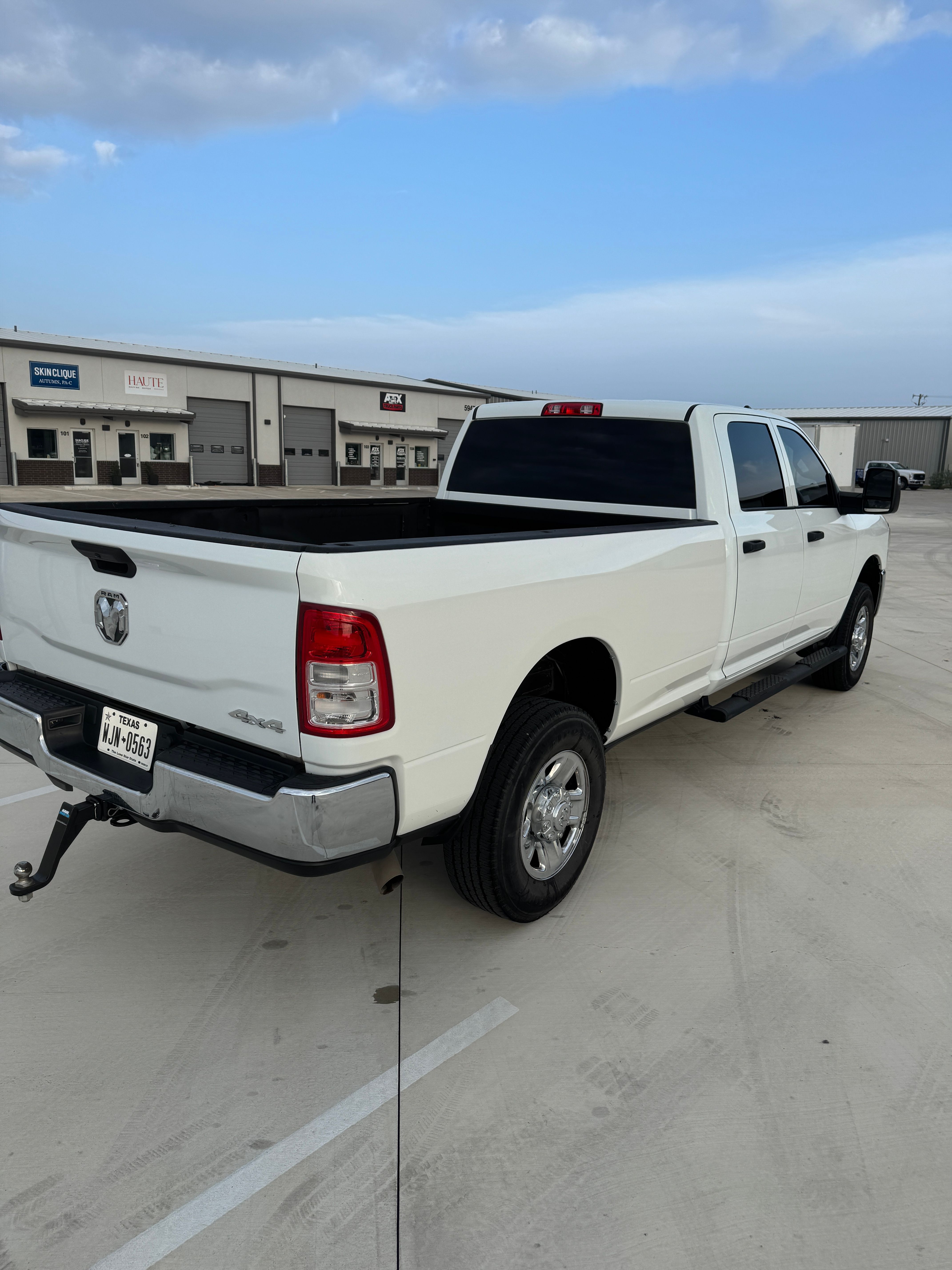 Used 2024 RAM 2500 Tradesman w/ Chrome Appearance Group AWD/4WD image 12